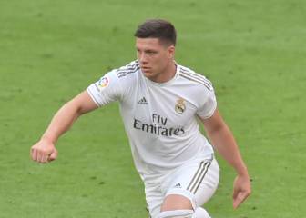 Chelsea y Leicester entran en la puja por Jovic