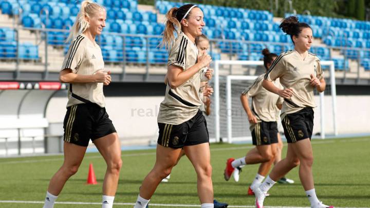Jakobsson, Asllani e Ivana Andrés, jugadoras del Real Madrid, durante un entrenamiento en Valdebebas.