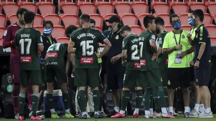 Rufete, con los jugadores.