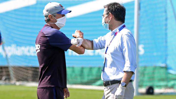 Setién y Bartomeu, durante un entrenamiento del Barcelona.