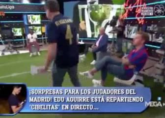 La entrada triunfal a El Chiringuito de Roncero tras proclamarse campeón el Madrid