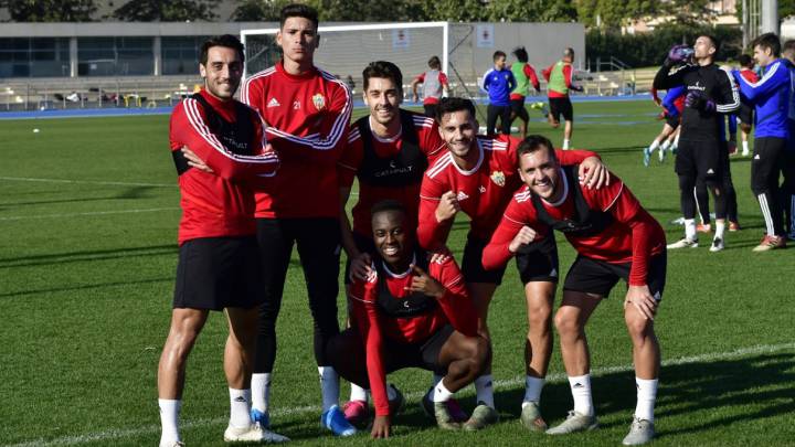 El Almería pendiente del playoff y el Málaga, del 'Zamora' de Munir