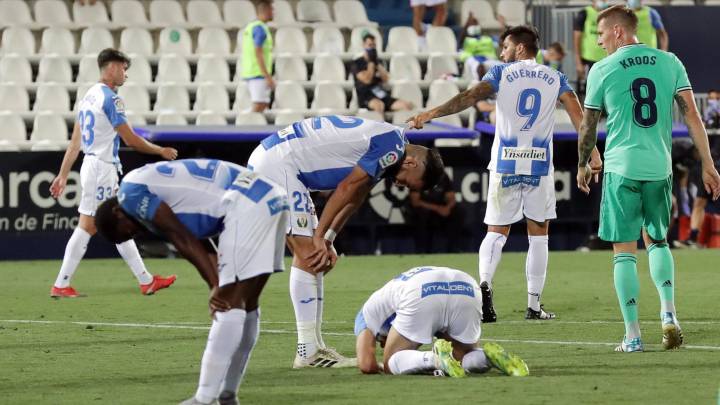 Los jugadores del Leganés lloran su descenso