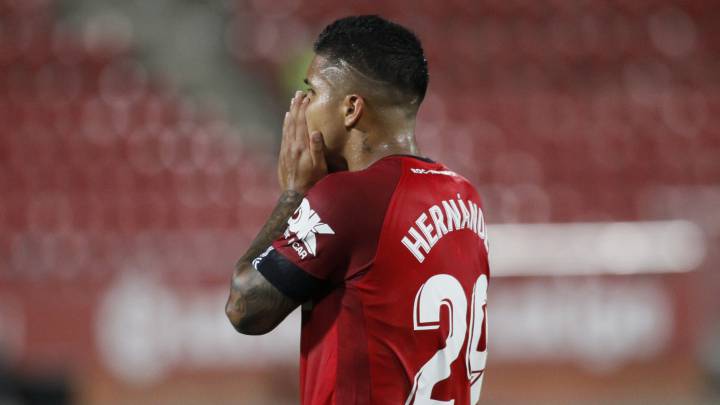 MALLORCA, SPAIN - JULY 16: Cucho Hernandez of RCD Mallorca laments during the Liga match between RCD Mallorca and Granada CF at Visit Mallorca Estadi on July 16, 2020 in Mallorca, Spain. (Photo by Isaac Buj/Getty Images)