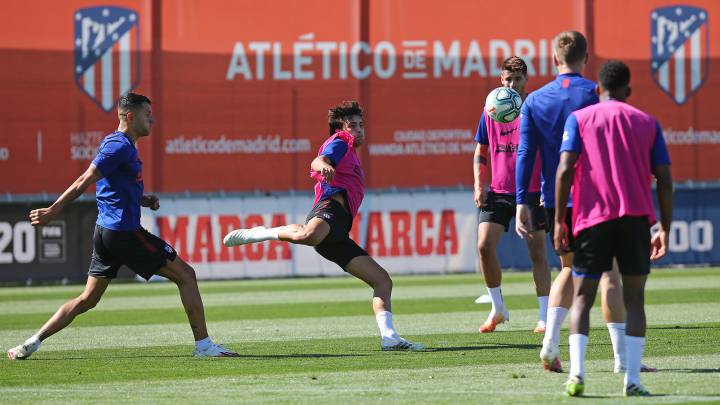 João Félix en una sesión del Atlético postparón, junto a Vitolo y Lemar, entre otros.