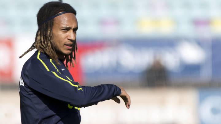 Mala noticia para el Wolfsburgo antes de volver a entrenarse: Mbabu, positivo por coronavirus