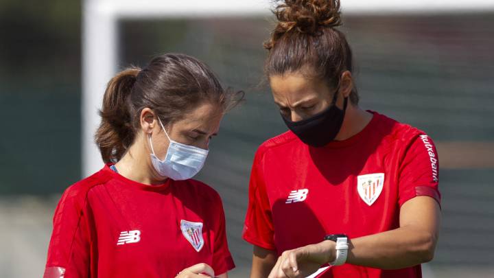 Ainhoa Tirapu, primer día de entrenadora de porteras tras colgar los guantes