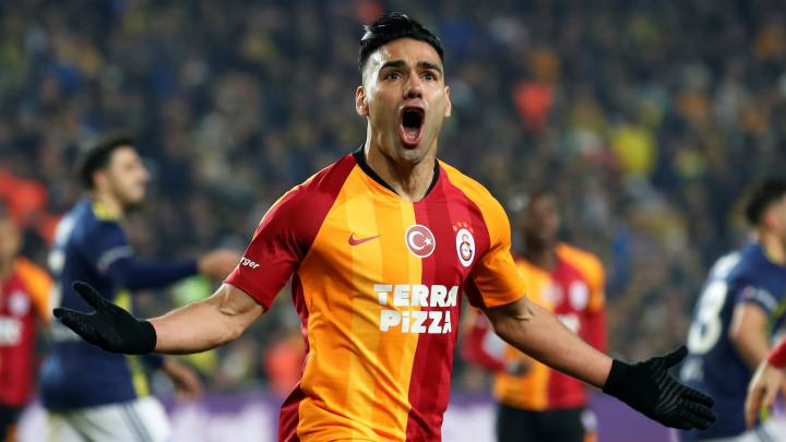 El Galatasaray no pierde cuando Falcao ve puerta
