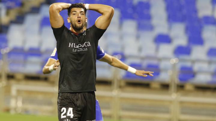 Rafa Mir, en un partido del Huesca.
