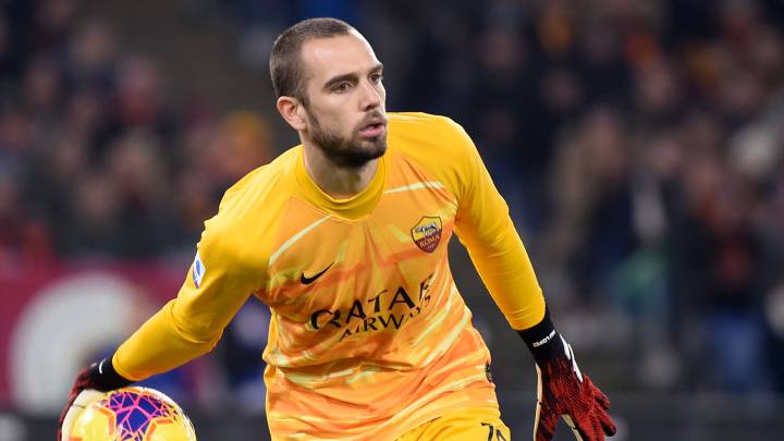 Pau López, en un partido con la Roma.