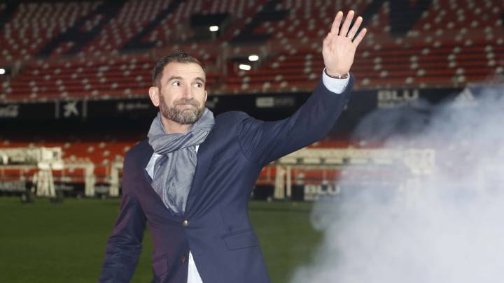Paco Camarasa, en la presentación del Partido de Leyendas del Centenario.