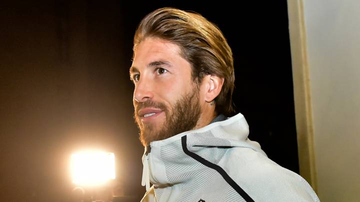 El capitán Sergio Ramos en un viaje del Real Madrid.