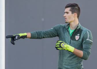 Oleaga firma con Larrazabal e Iraizoz en el Barakaldo