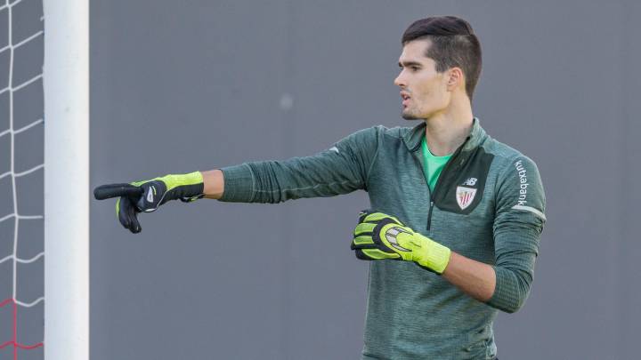 Oleaga firma con Larrazabal e Iraizoz en el Barakaldo