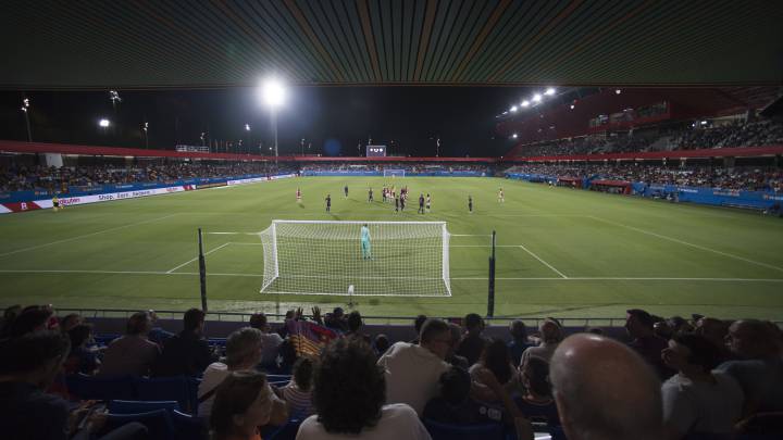 El Juvenil A del Barcelona juega contra el Ajax en el Johan Cruyff.