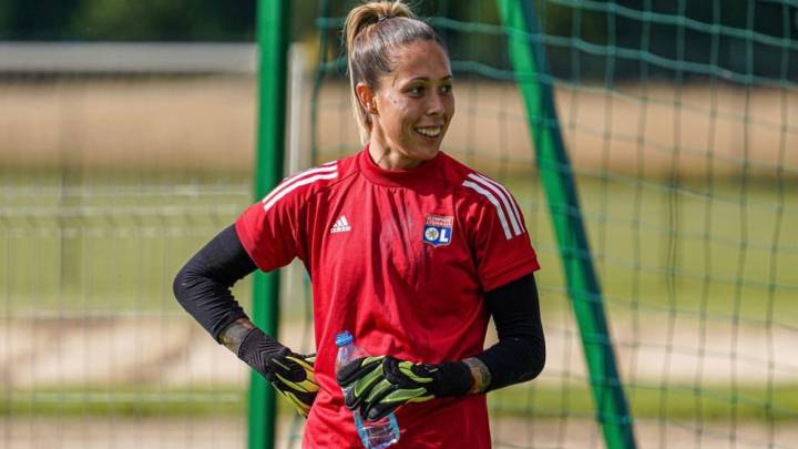 Lola Gallardo con el Olympique de Lyon.