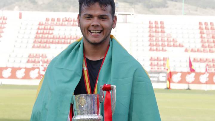 Álex Dos Santos con el Atlético