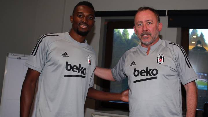 El Besiktas hizo oficial el fichaje de Bernard Mensah