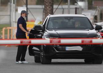 Valencia, unable to pay players' wages, offer promissory notes