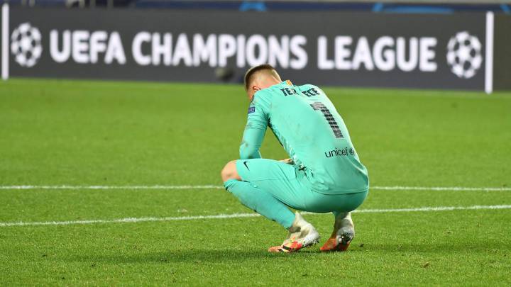 firo Champions League: 08/14/2020 1/4 final, quarter final FC Bayern Munich, Munchen - FC Barcelona 8: 2 Marc-Andre TER STEGEN, whole figure, on the ground, frustrated, disappointed, disappointed. PHOTO: Frank Hoermann / SVEN SIMON / Pool / via / firosportphoto #NO use of any use photographs as image sequences and / or quasi-video # #Editorial Use ONLY # #National and International News Agencies OUT # Our terms and conditions apply, can be viewed at www.firosportphoto.de, ßONLY FOR USE IN GERMANY !!!!!!, copyright by firo sportphoto: Coesfelder Str. 207 D-48249 Dulmen www.firosportphoto.de mail@firosportphoto.de Account details: (V olksbank B ochum - W itten) IBAN: DE68430601290341117100 BIC: GENODEM1BOC Tel: + 49-2594-9916004 Fax: + 49-2594-9916005 | usage worldwide *** Local Caption *** .