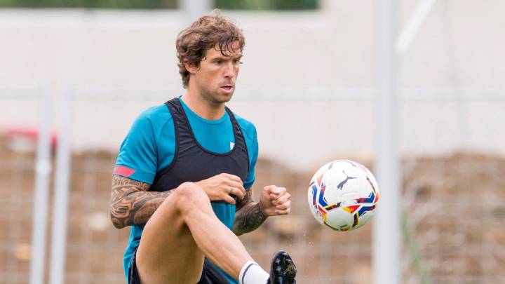 Iñigo Martínez se junta a los lesionados Yuri y Nolaskoain