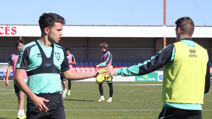 El Tenerife ficha a Adrián Herrera y lo cede al Zamora