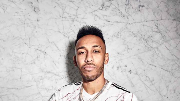 ¿Cuál es el significado de la polémica nueva camiseta del Arsenal?