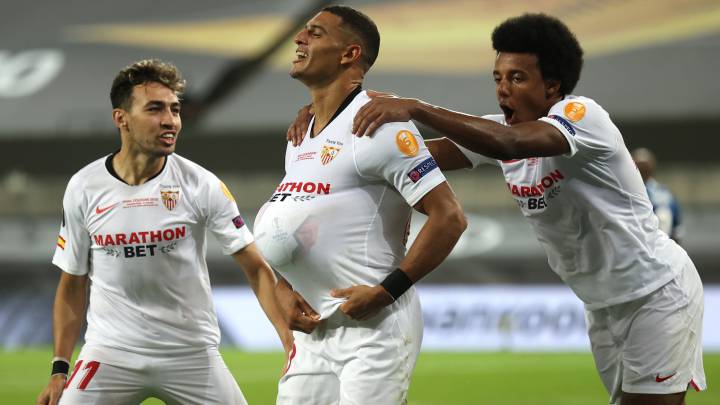Diego Carlos celebró así el gol que le dio el título al Sevilla.