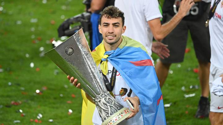 ¿Qué representa la bandera que sacó Munir en la celebración?