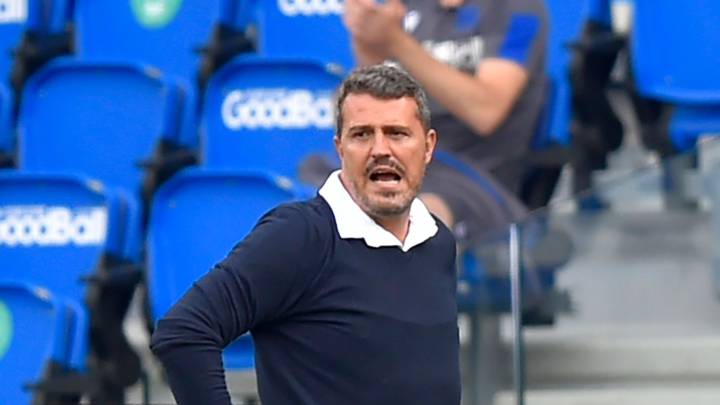 Óscar García dirige al Celta durante un partido contra la Real Sociedad en Anoeta