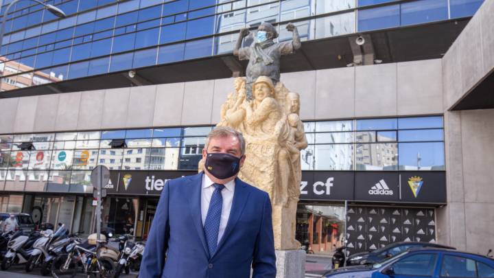 Manuel Vizcaíno: “No voy a subastar a Álex Fernández, no está en venta”