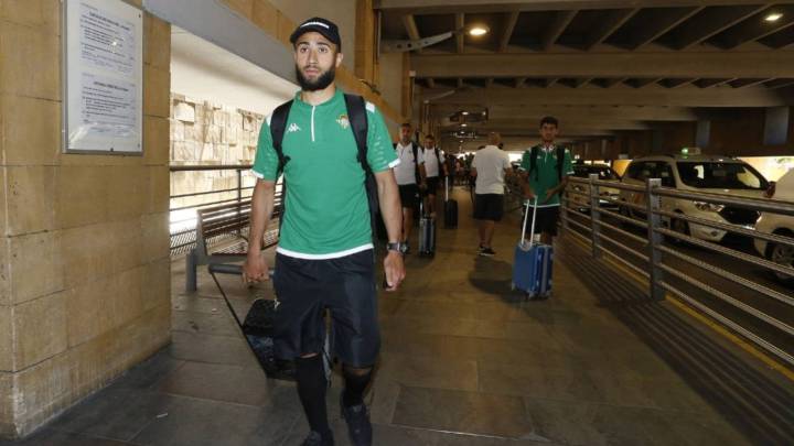 El centrocampista Nabil Fekir sigue sin entrenarse esta pretemporada con el Betis, que quiere mantenerle aunque es el que tiene mercado y la ficha más alta.