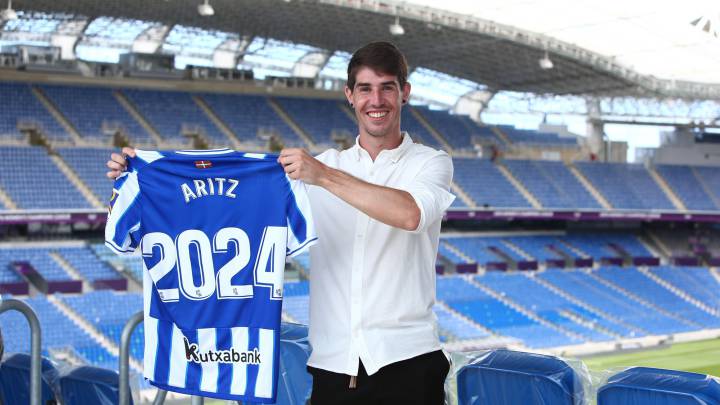 Oficial: Aritz Elustondo renueva hasta 2024