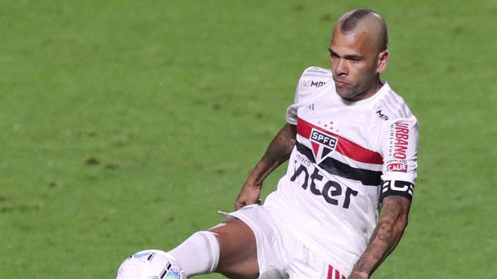 Dani Alves durante un partido con el Sao Paulo.
