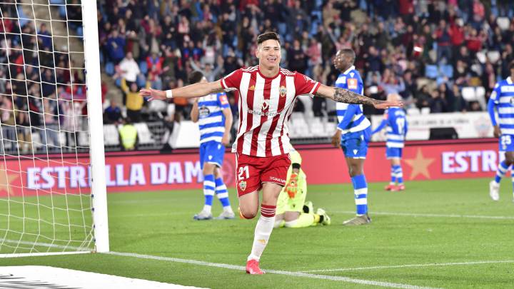 Darwin celebra un gol