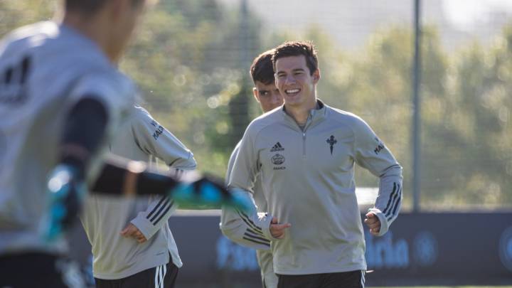 Santi Mina sonríe en su vuelta al trabajo tras superar el COVID-19