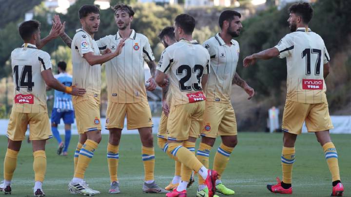 Lluís y Calero celebran un gol.