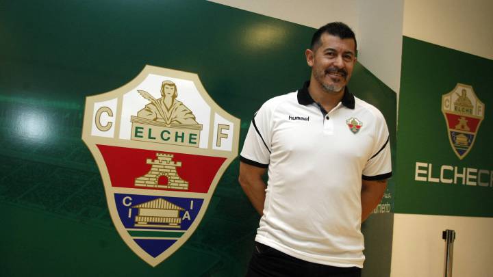 Elche: Almirón concentra a su plantilla dos semanas en Pinatar