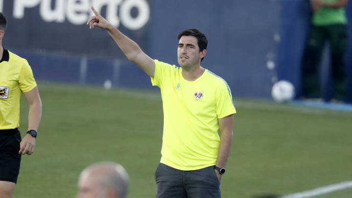 Iraola, dando instrucciones.