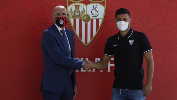 Óscar Rodríguez llega a Sevilla para pasar las pruebas médicas