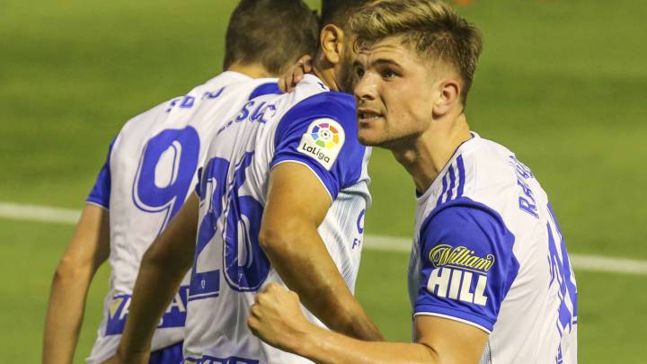 Raúl Guti, con el Zaragoza y la publicidad de William Hill en la manga.