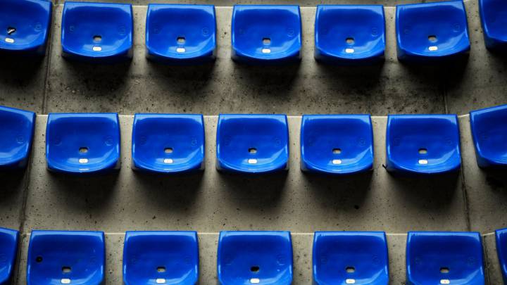 El fútbol belga pide prudencia a miles de hinchas que vuelven a las gradas