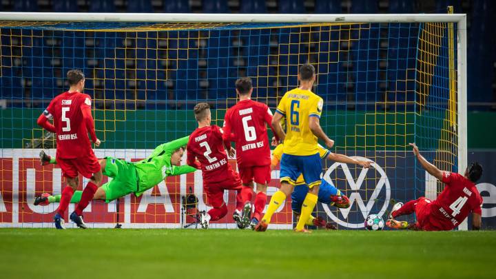 Pesadilla del Hertha Berlín que cae eliminado por un tercera