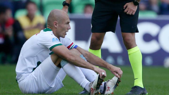 Robben se retira lesionado en su primer partido con el Groningen