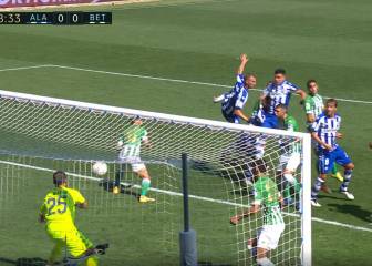 La tremenda ataja de Claudio Bravo en su debut con el Betis
