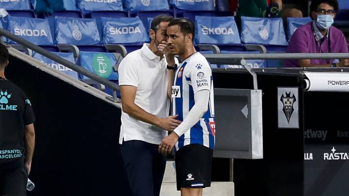 Vicente Moreno (e) RCD Espanyol Raul de Tomas (11) RCD Espanyol