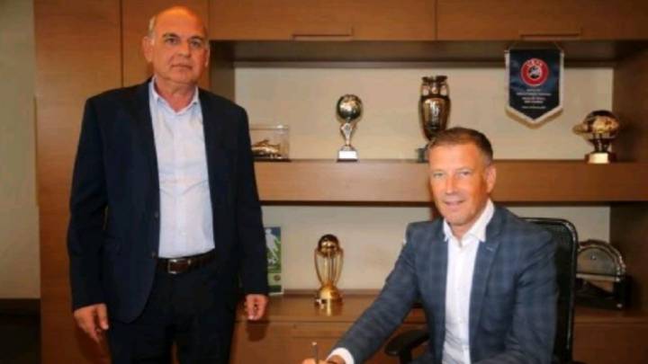 Clattenburg ha firmado dos años como árbitro jefe de la Federación griega.