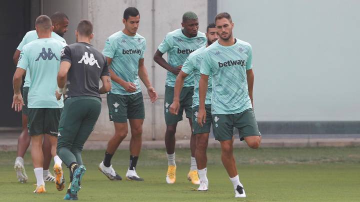 Víctor Ruiz, a las órdenes de Pellegrini en espera de la FIFA