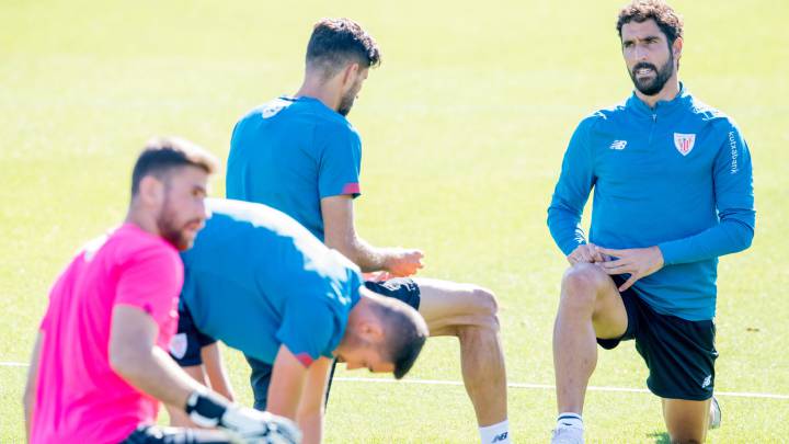 Raúl García aconseja a Núñez: "Aquí hay que trabajar si quieres algo de verdad"