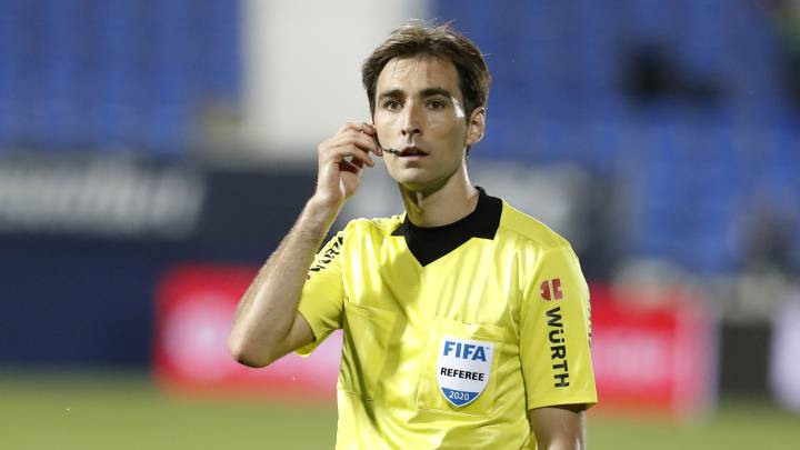 De Burgos Bengoetxea, Munuera Montero y Cuadra Fernández, en la Europa League